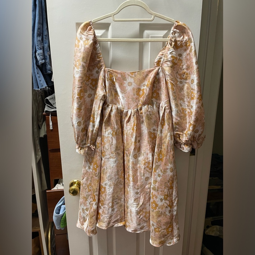 Storia boutique brand! Medium sized babydoll square neck dress